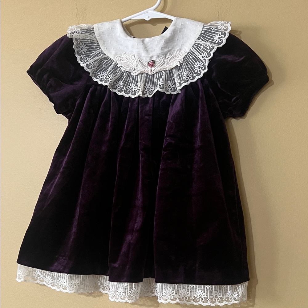 Elegant Purple Velvet Kids Dress with Lace Collar Vtg style